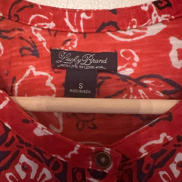 EUC Lucky Brand Red Floral Women's Blouse - Picture 4 of 5